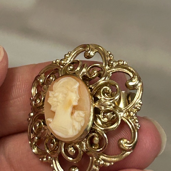 CORO 1950 Elegant Gold Cameo Brooch VTG 😎 - Picture 5 of 8